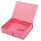 Le livre forment le boîte-cadeau magnétique de carton imprimé par rose avec la décoration de ruban